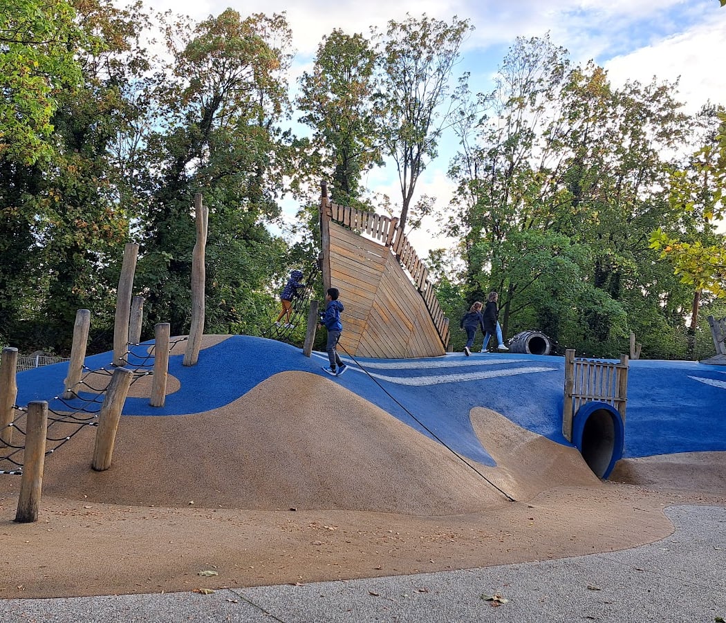 Aire de jeux pour jeunes enfant - thématique Jardin 1